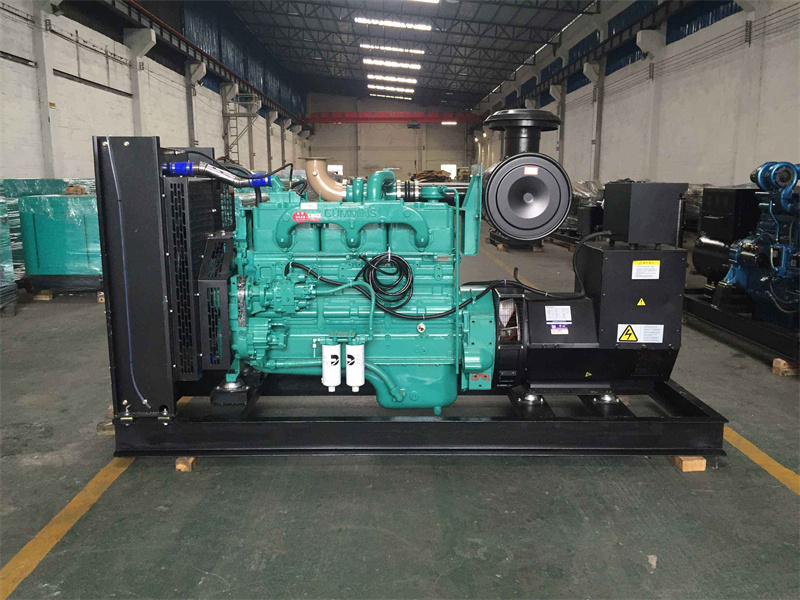 修文如何判断一个电压表是否具有自动量程切换功能？