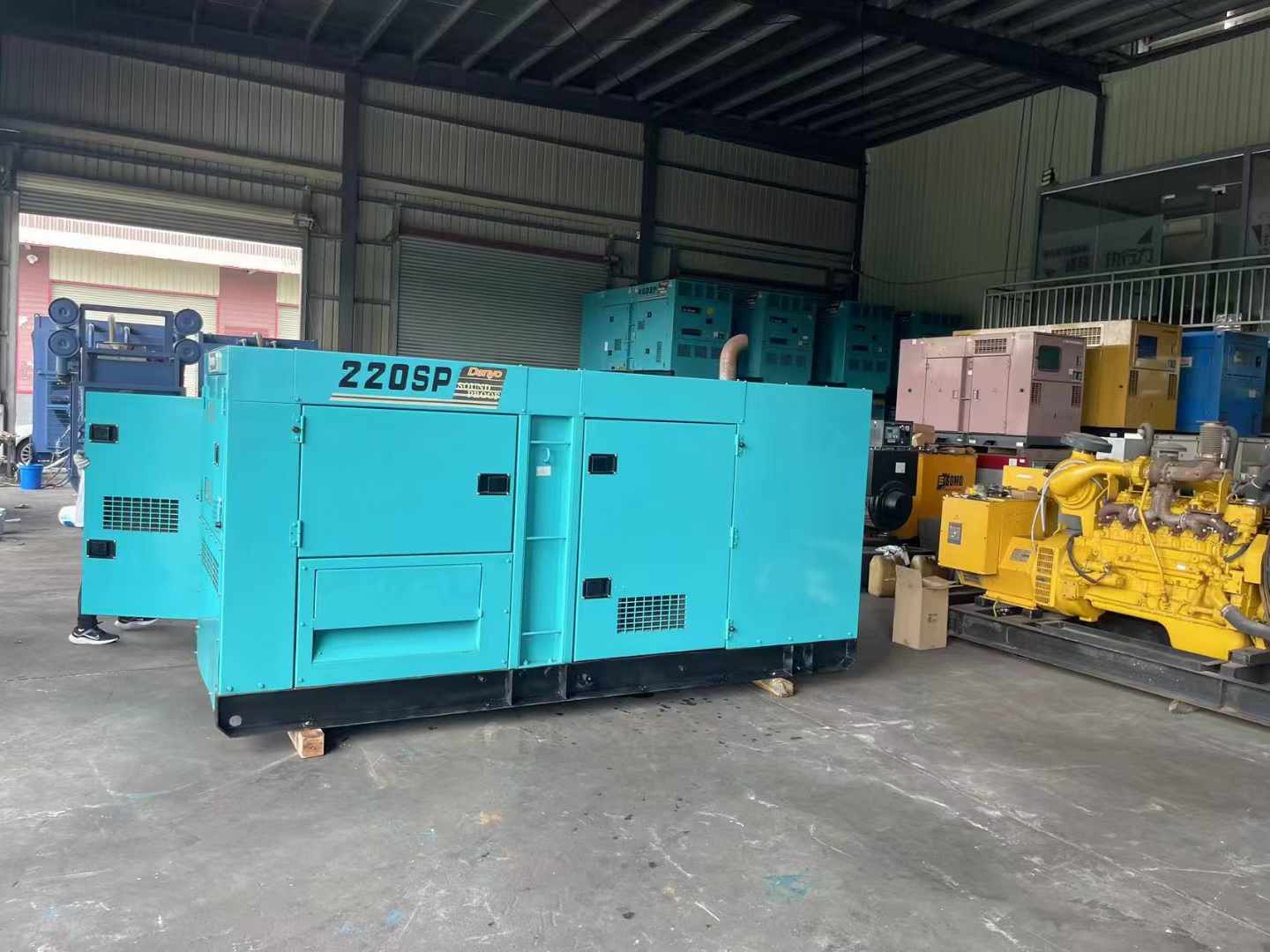 修文柴油发电机组长期不间断运行时，如何监控其温度和压力？