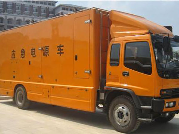 修文冬季柴油发电机启动前，如何检查燃油系统中的积水？